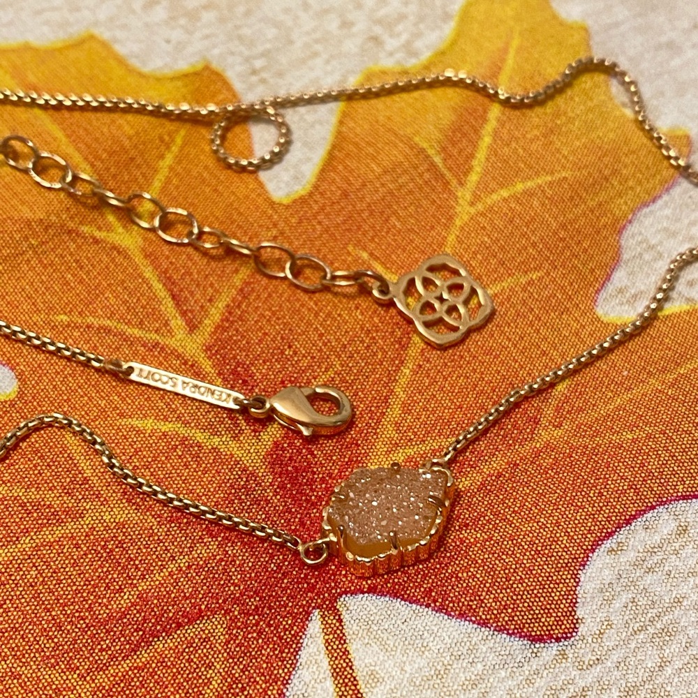 Kendra Scott Tess pendant necklace rose gold.